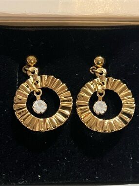 Vintage Avon Dangle Gold Tone Earrings